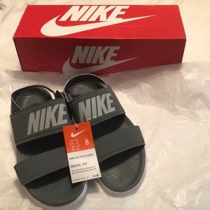 NIKE women’s sandals size 8 !NEW WITH TAGS!